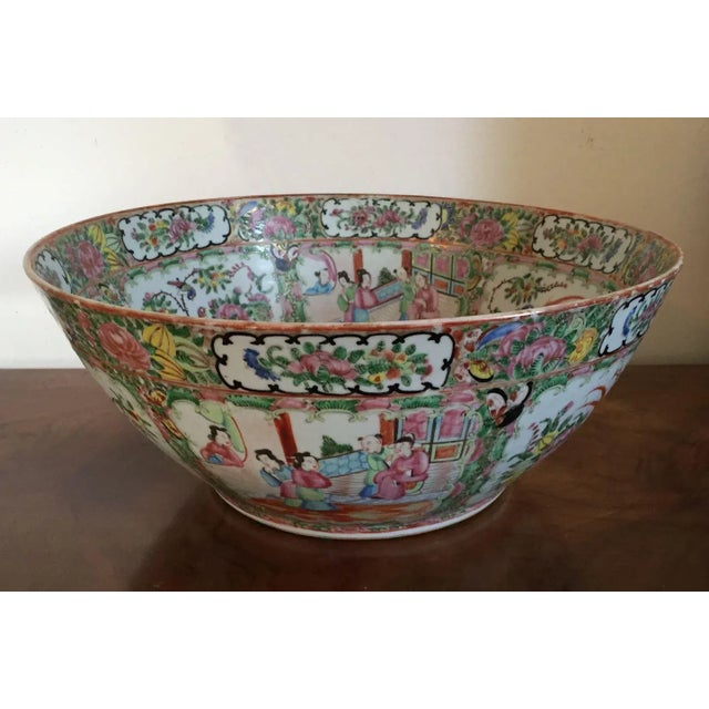 19th Century Chinese Export Porcelain Famille Rose Bowl For Sale - Image 10 of 11