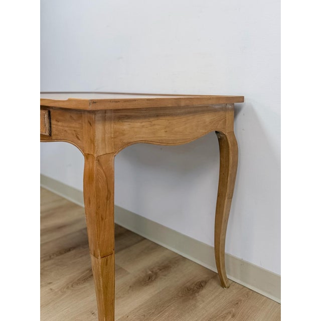Beige Vintage Desk Henredon Louis XV Style French Provincial Cabriole Leg Writing Wooden For Sale - Image 8 of 15