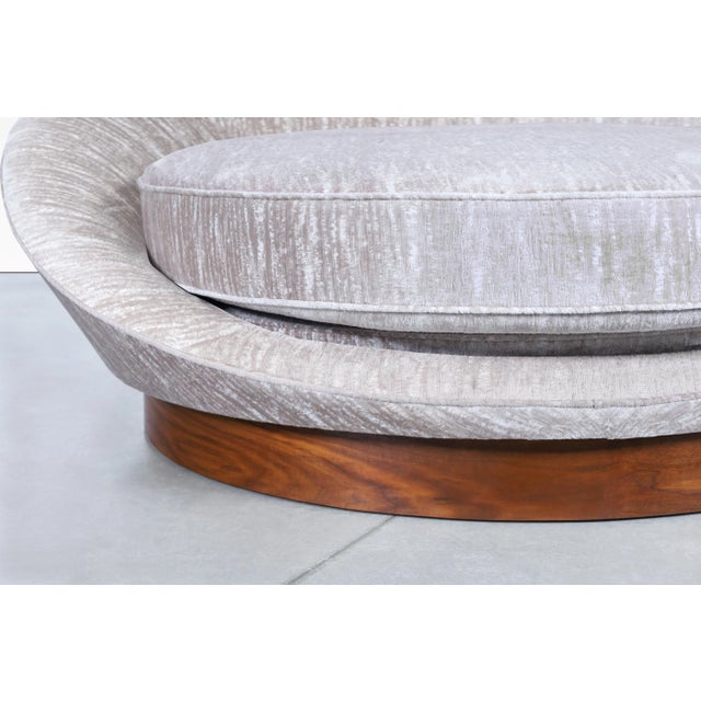 Wood Mid-Century Modern Oversized Walnut Satellite Lounge Chair by Milo Baughman For Sale - Image 7 of 10
