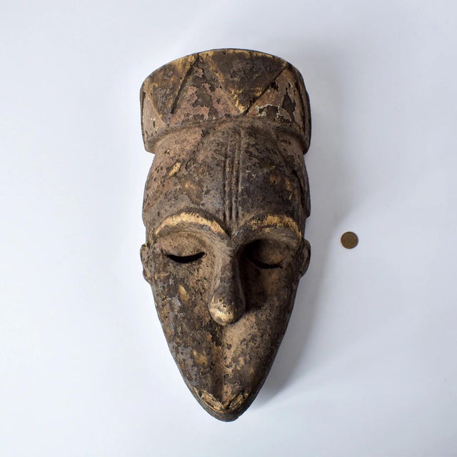 Brown Early 20th Century Salampasu Wood Mask For Sale - Image 8 of 14