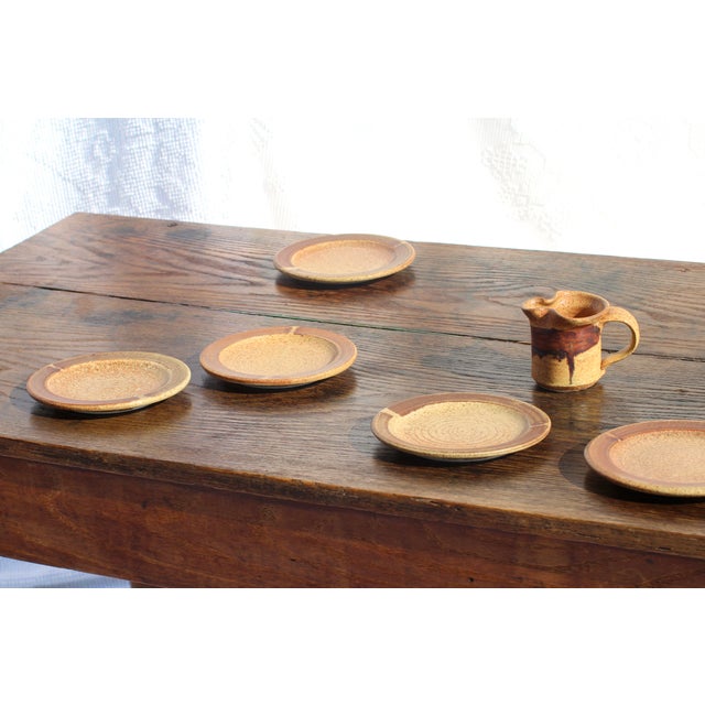 Brown Set of 5 Pottery Plates and a Creamer - Signed Art Pottery, 1970s For Sale - Image 8 of 10