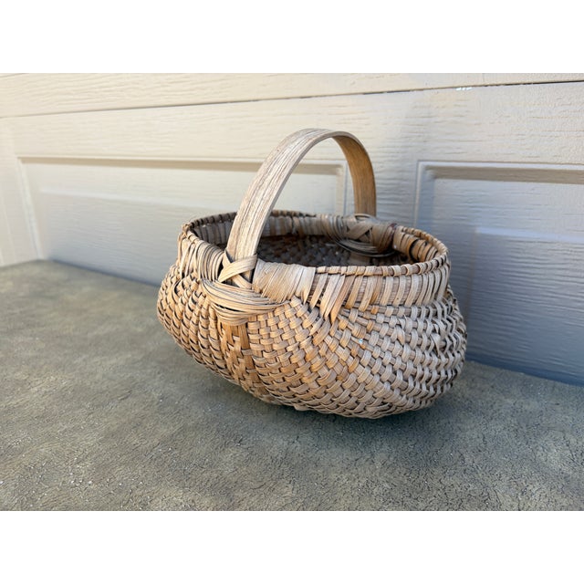 French Country Late 19th Century American Oak Splint Basket With Bentwood Handle For Sale - Image 3 of 10