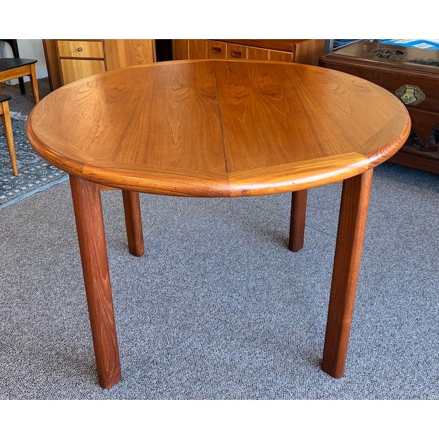 Mid-Century Modern Danish Mid Century Modern Extending Teak Round Dining Table c.1960 For Sale - Image 3 of 11