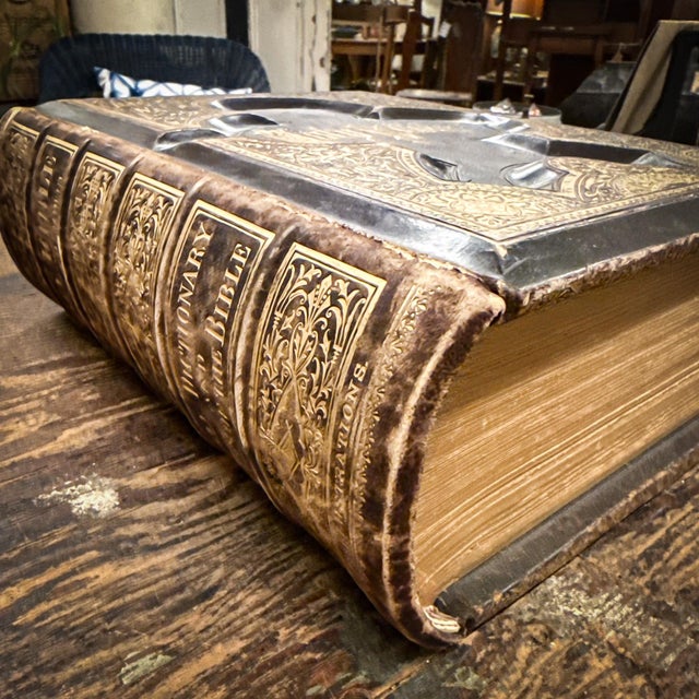 Victorian Holy Bible From 1883 With Illustrated History of the New & Old Testament For Sale - Image 3 of 15