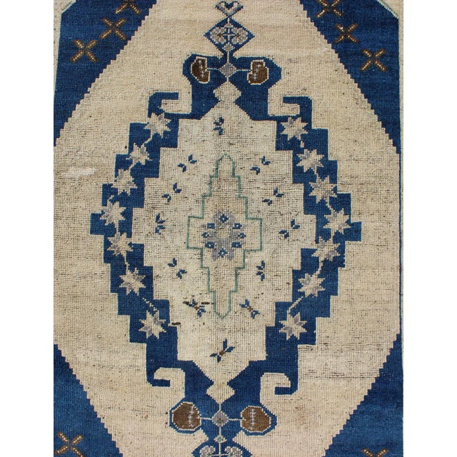 Mid 20th Century Vintage Turkish Oushak Medallion Rug in Navy Blue, Ivory, Taupe and Brown For Sale - Image 5 of 8