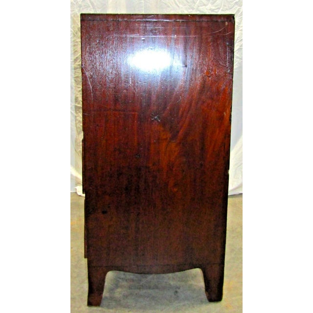 Early 19th Century Federal Style Mahogany Chest of Drawers For Sale - Image 9 of 16