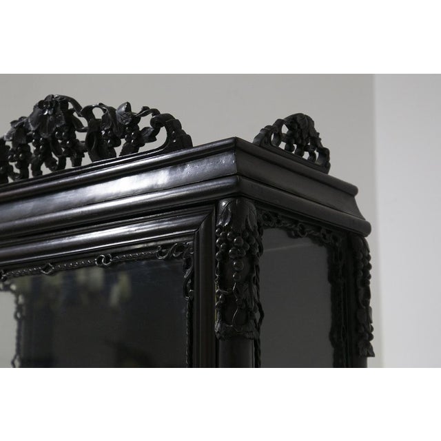 Antique Colonial Showcase in Fine Wood For Sale - Image 4 of 12