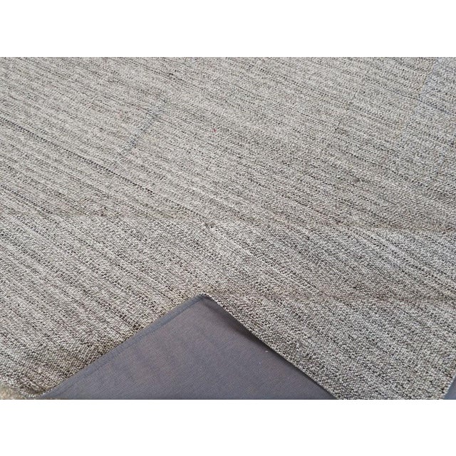 Textile Galerie Shabab Collection Mid-20th Century Turkish Flatweave Kilim Accent Carpet For Sale - Image 7 of 8