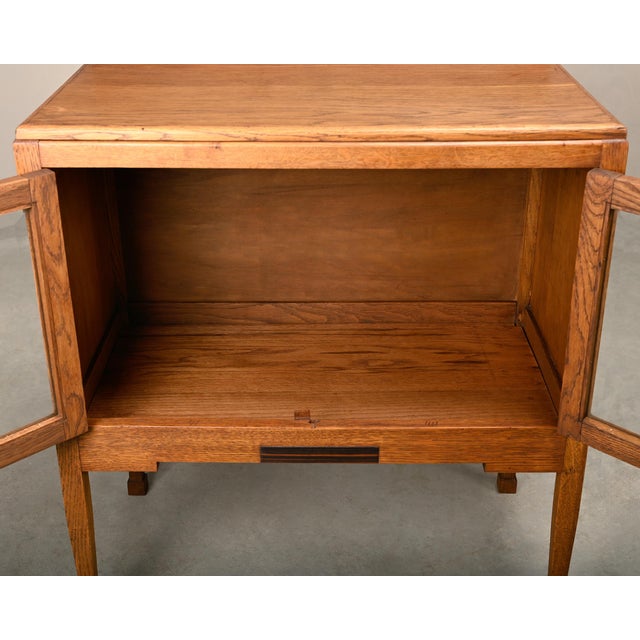 Art Deco Amsterdam School Display Cabinet in Oak, Netherlands, 1930 For Sale - Image 18 of 18