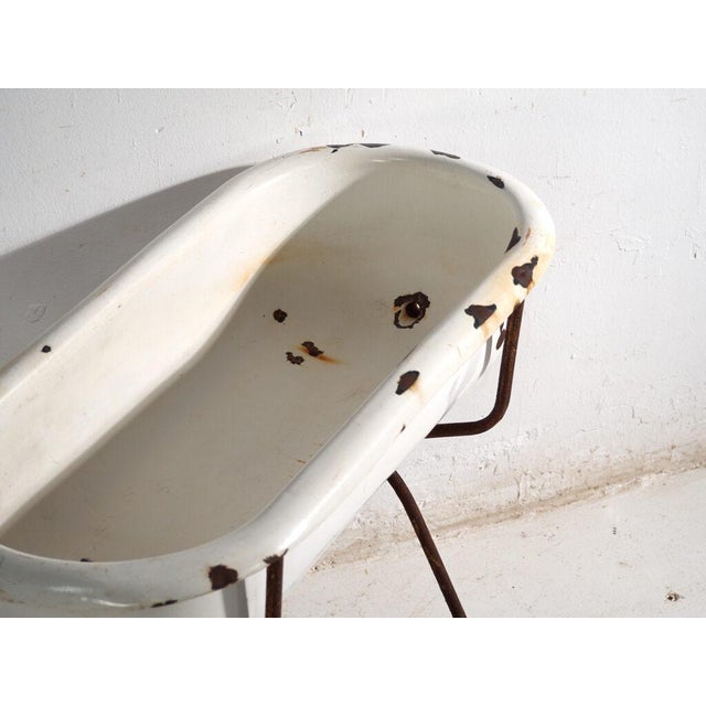 Bathtub in Enamelled Iron, Central Europe, 1950 For Sale - Image 4 of 12