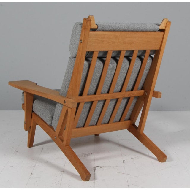 Lounge Chair Model GE-375 attributed to Hans J. Wegner for Getama, 1960s For Sale - Image 9 of 10