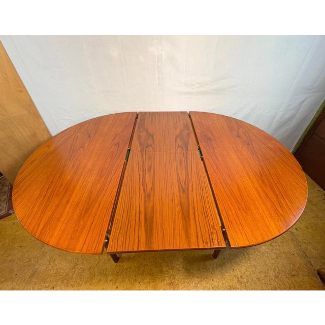 Wood Mid-Century Teak Round Extending Dining Table from Nathan, 1960-1970 For Sale - Image 7 of 12
