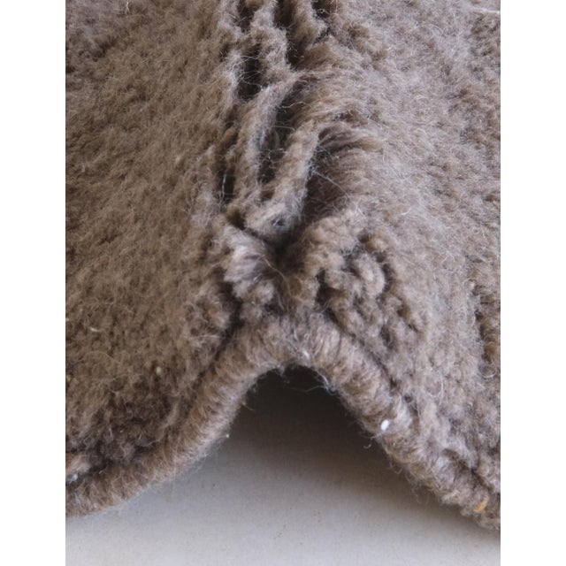 2020s Moroccan Taupe Beni MRirt Wool Rug - 8.2 X 5.4 Ft For Sale - Image 5 of 10