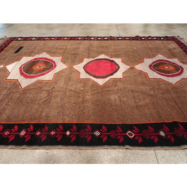 Galerie Shabab Collection Mid-20th Century Turkish Anatolian Room Size Carpet For Sale - Image 4 of 8