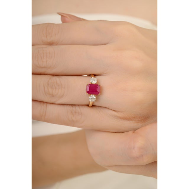 1900s Inspired 1.48 Ct Emerald-Cut 14k Gold Ruby Three Stone Ring With Diamonds, Size 5 For Sale - Image 9 of 14