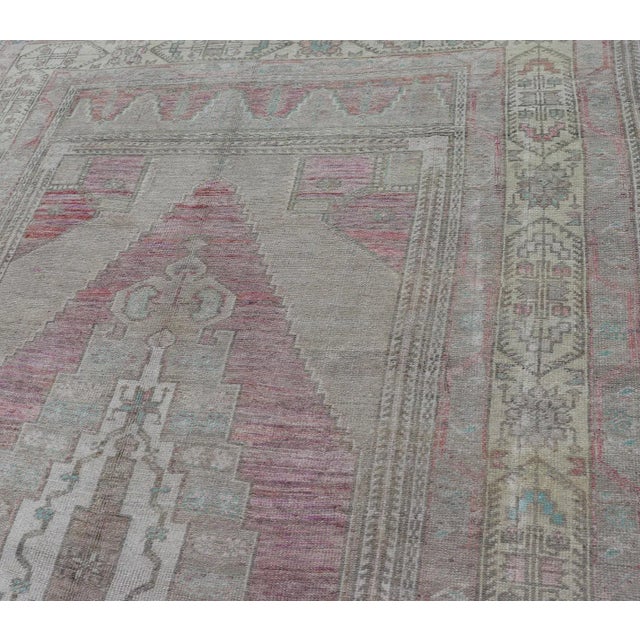 Pink Mid 20th Century Vintage Turkish Oushak Rug With Layered Medallion Design in Light Pink and Cream For Sale - Image 8 of 13