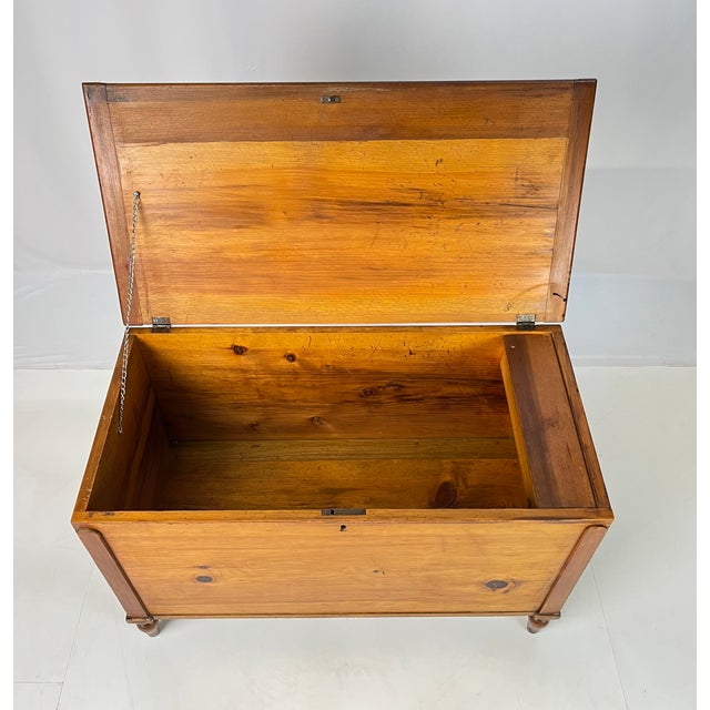 Late 19th Century Antique Hand-Dovetailed Pine Storage Trunk / Blanket Chest on Turned Legs For Sale - Image 5 of 15
