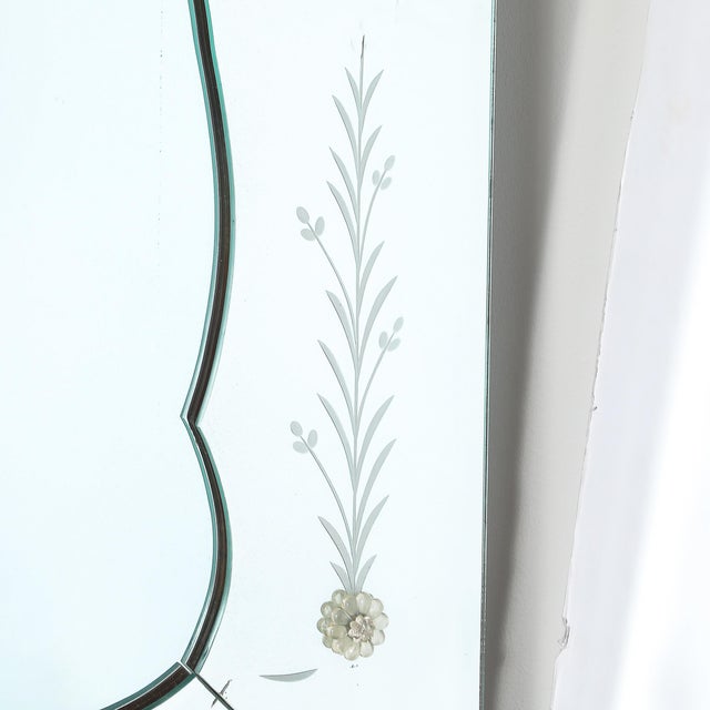 1950s Mid-Century Reverse Etched Mirror W/ Scalloped Inner Border & Florets For Sale - Image 5 of 10