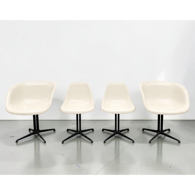 Mid 20th Century Mid Century Eames for Herman Miller “La Fonda” Parchment Fiberglass Arm & Side Chairs - Set of 4 For Sale - Image 5 of 13