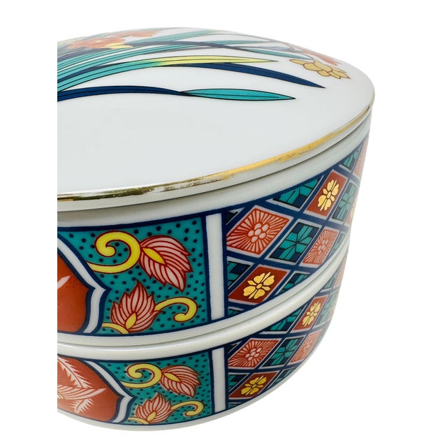1980s Toscany Collection Japan Imari Style Porcelain Stacking Bento Trinket Box - 3 Piece Set For Sale - Image 4 of 13