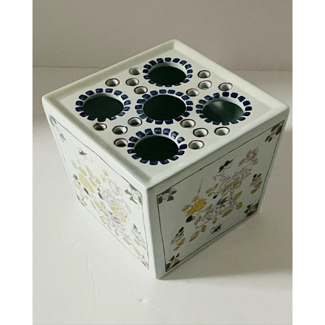 Hollywood Regency Vintage Polychrome Dutch Delft Frog Vase For Sale - Image 3 of 9