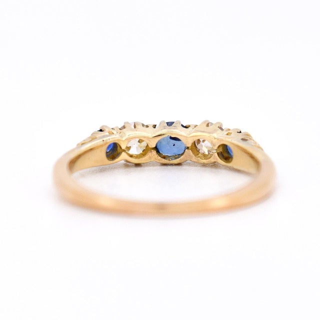 1900 - 1909 Belle Époque Jarretière Ring, 18-Carat Gold, Natural Sapphires and Diamonds, Size 6.75 For Sale - Image 4 of 6