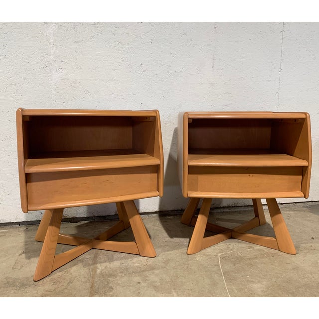 Mid Century Heywood Wakefield Sculptura Nightstandsa Pair Chairish