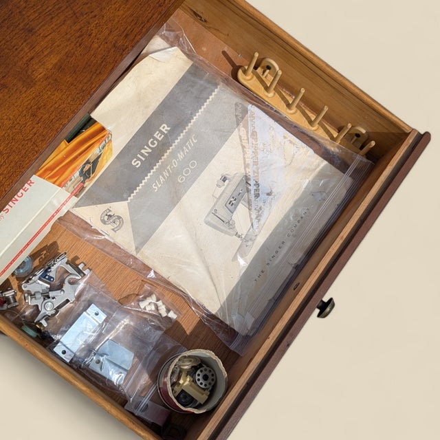 1966 Singer Slant-O-Matic 600 Sewing Machine in Mid-Century Wood Cabinet For Sale - Image 16 of 18