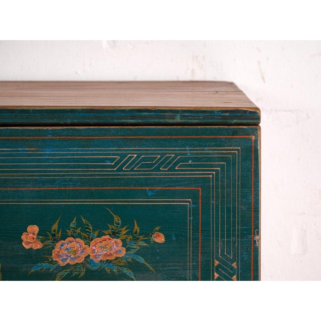 Green Chinese Trunk in Green-Lacquered Elm, 1900 For Sale - Image 8 of 13
