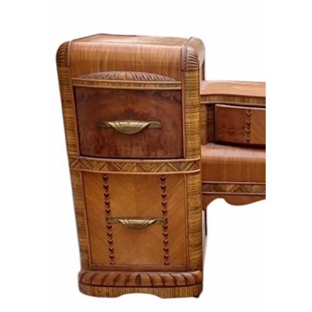 Monumental American Art Deco Waterfall Vanity With Shield Mirror, C. 1935–1945 For Sale In Atlanta - Image 6 of 12