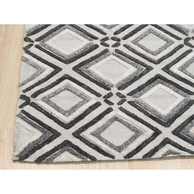 Contemporary Gray Ivory Geometric Diamond Hand-Knotted Wool Rug 5x8 For Sale - Image 3 of 4