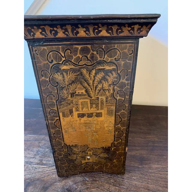 Traditional 19th Century Chinese Back and Gold Lacquer Collector's Cabinet For Sale - Image 3 of 11