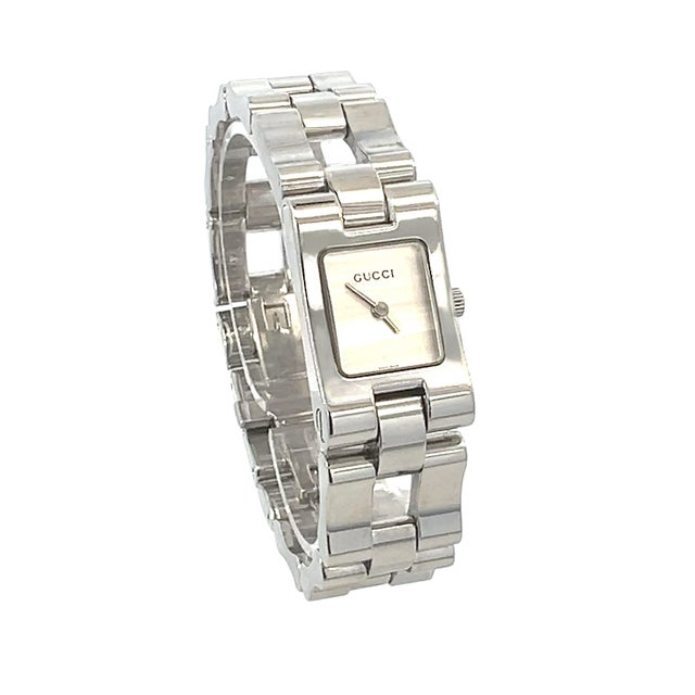 1990s Gucci Estate Swiss Made Stainless Steel Ladies Wristwatch For Sale In New York - Image 6 of 9