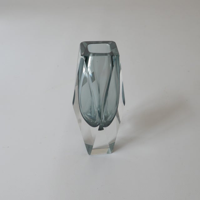 Gray Light Grey Murano Glass Vase with Geometric Facets, Mandruzzato Pattern, 1960 by Alessandro Mandruzzato for Alessandro Mandruzzato For Sale - Image 8 of 8