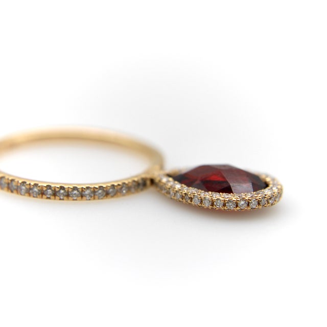 Red 1990s Nina Runsdorf 18k Gold Diamond and Garnet Flip Ring, Size 9 For Sale - Image 8 of 11