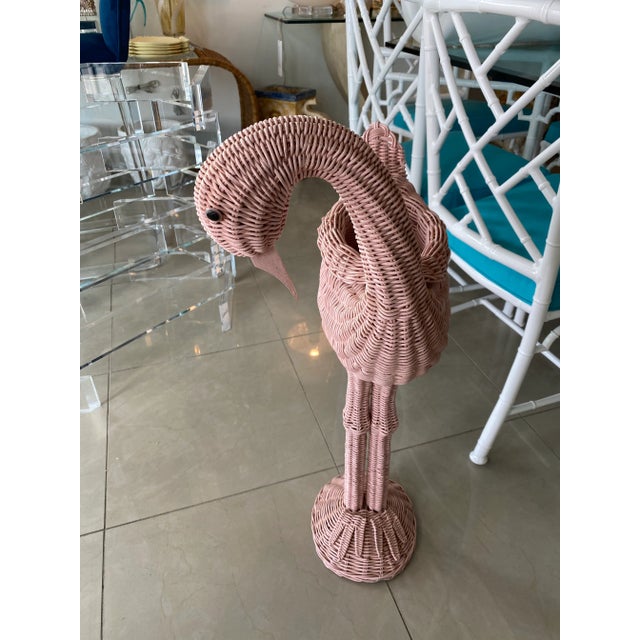 Hollywood Regency Vintage Palm Beach Pink Wicker Flamingo Plant Stand For Sale - Image 3 of 13