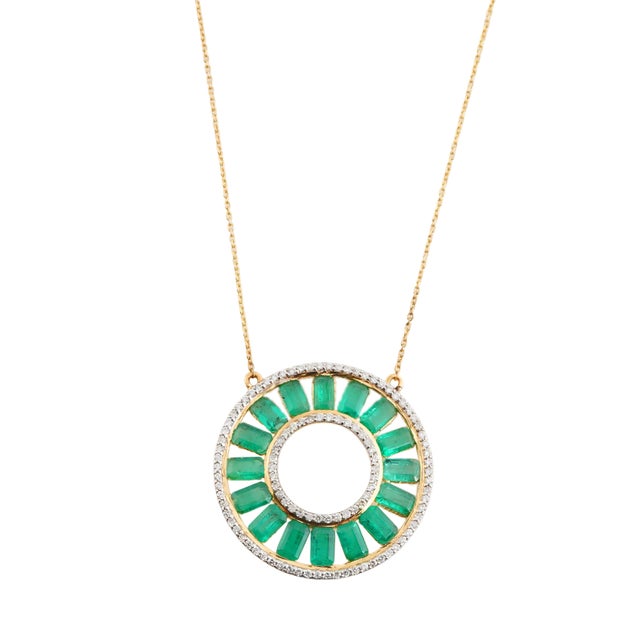 Natural Emerald diamond Chain pendant in 18k gold For Sale - Image 13 of 18