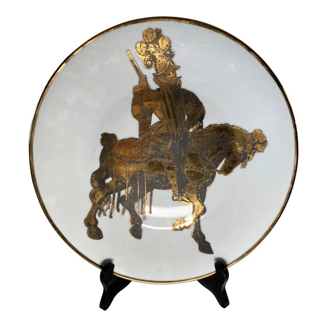 China Plate on Stand Golden Horse Design For Sale