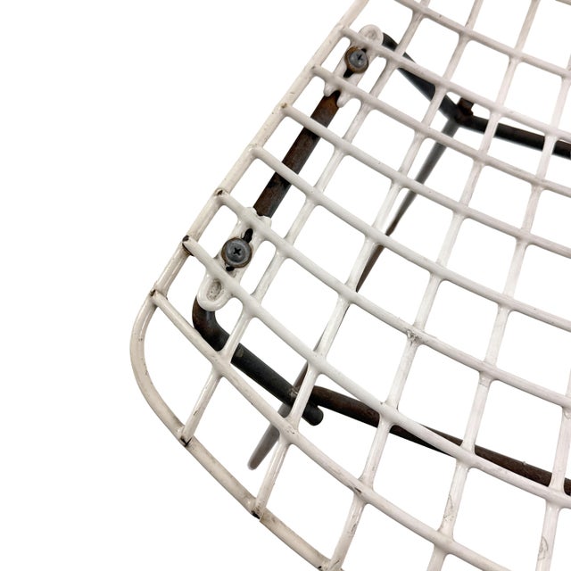 Vintage 1950s Attributed to Knoll Harry Bertoia Child Size Wire Side Chair - White W/ Black Base - Model 425 / 625 Kid Children Sized For Sale - Image 10 of 18