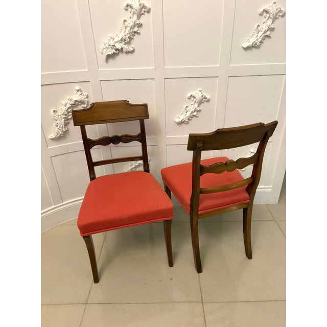 A fine quality set of twelve Regency mahogany dining chairs comprising ten single chairs and two carvers. The set displays...