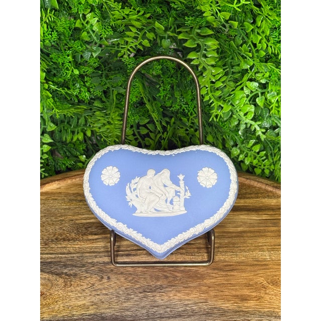 Neoclassical Vintage Wedgwood Jasperware Heart-Shaped Trinket Box For Sale - Image 3 of 12