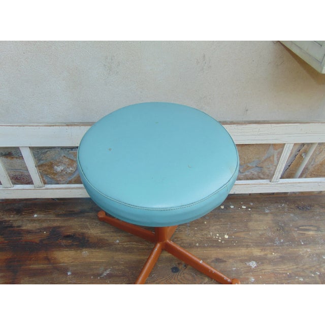 Vintage Industrial Stool, 1970s, in Good conditions. Designed 1970 to 1979