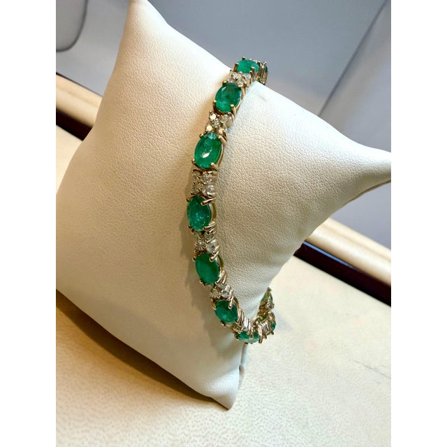 12 Carat Emerald 2.2 Carat Diamond Flower Tennis Bracelet 14 Karat Yellow Gold For Sale - Image 13 of 18