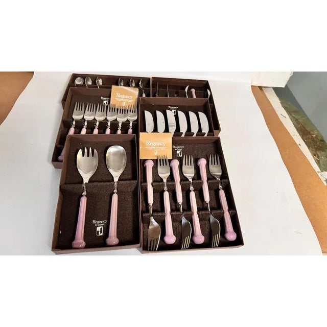 Cutlery in Metal and Bakelite Purple Color, France, 1970s, Set of 31 For Sale - Image 4 of 6