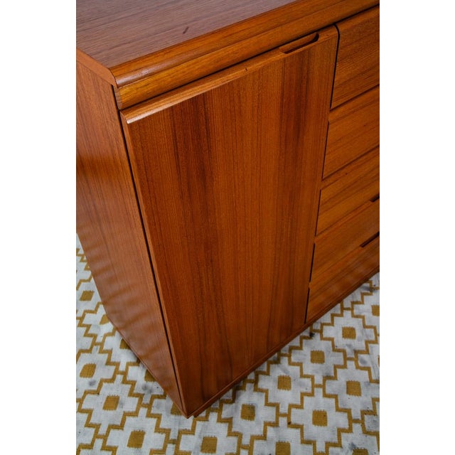 1960s Mid Century Danish Modern Gentleman's Chest Dresser 7 Drawer Teak Vanity Denmark For Sale In Sacramento - Image 6 of 12