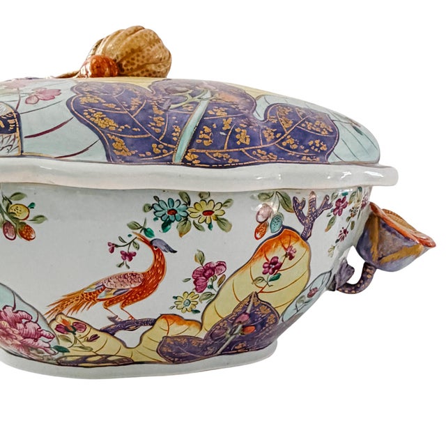1990s Mottahedeh Tobacco Leaf Porcelain Tureen With Underplate, Hand-Painted With Gilt Details, Portugal For Sale - Image 10 of 18