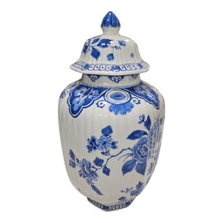 Hand-Painted Dutch Delft Blue & White Ginger Jar With Lid For Sale