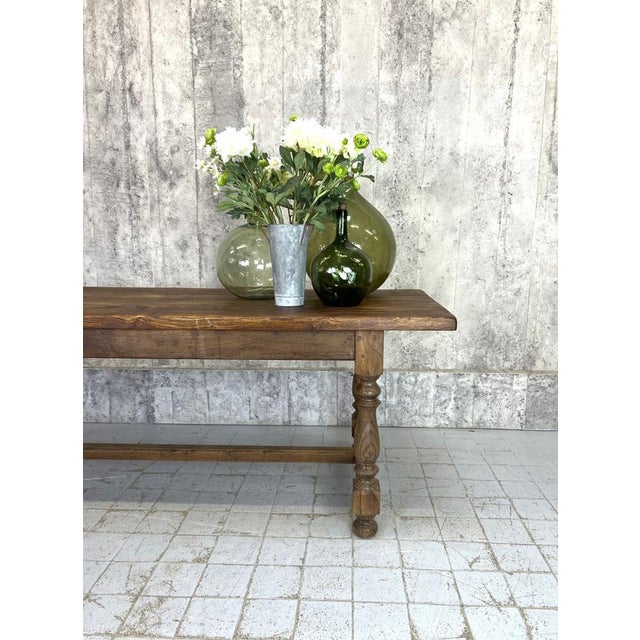 A beautifully warm toned solid oak dining table. A classic style that would marry with modern or vintage chairs. Ideal for...