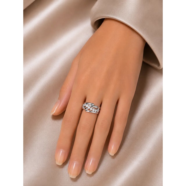 Traditional Late 20th Century Size 7 14K Yellow Gold 3 Stone Diamond Baguette Anniversary Band Ring For Sale - Image 3 of 3