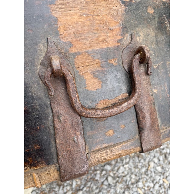 Early 19th Century Early 19th Century English Rustic Oak Tray Box With Hand Forged Iron Handles For Sale - Image 5 of 15